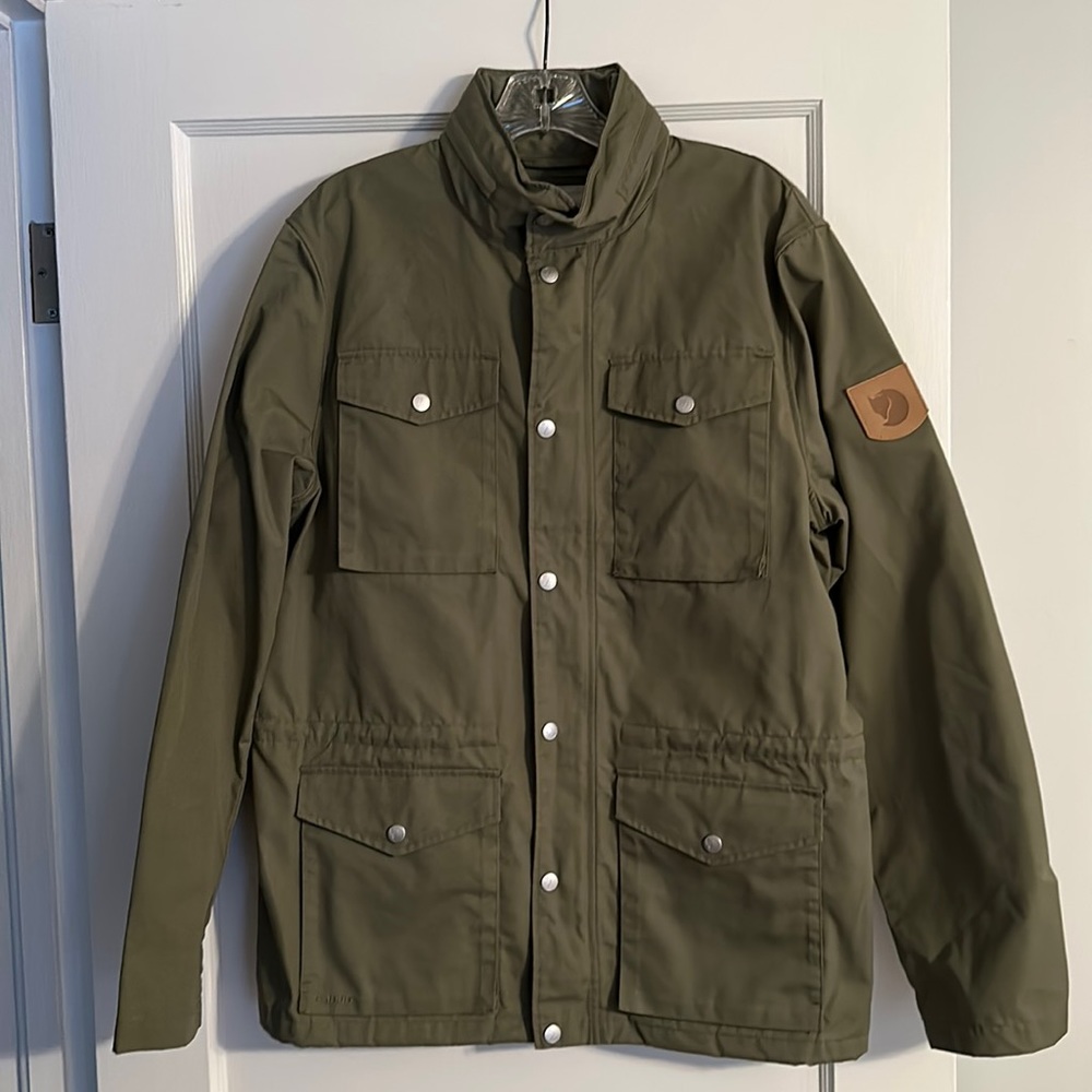Fjallraven Raven Jacket in Olive Green